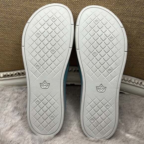 Spenco | Aqua Sea Cheetah-Accent Hampton Flip-Flop - Picture 13 of 15